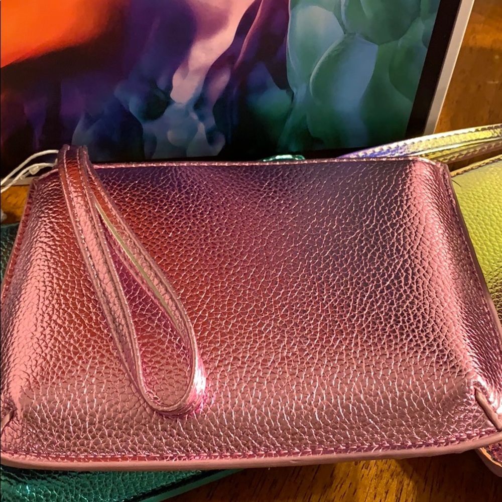 UE metallic clutch wristlet